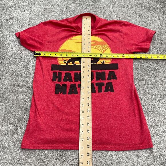 Disney Lion King Hakuna Matata T-Shirt Womens Small Red Crew Neck Graphic Tee - Picture 5 of 8